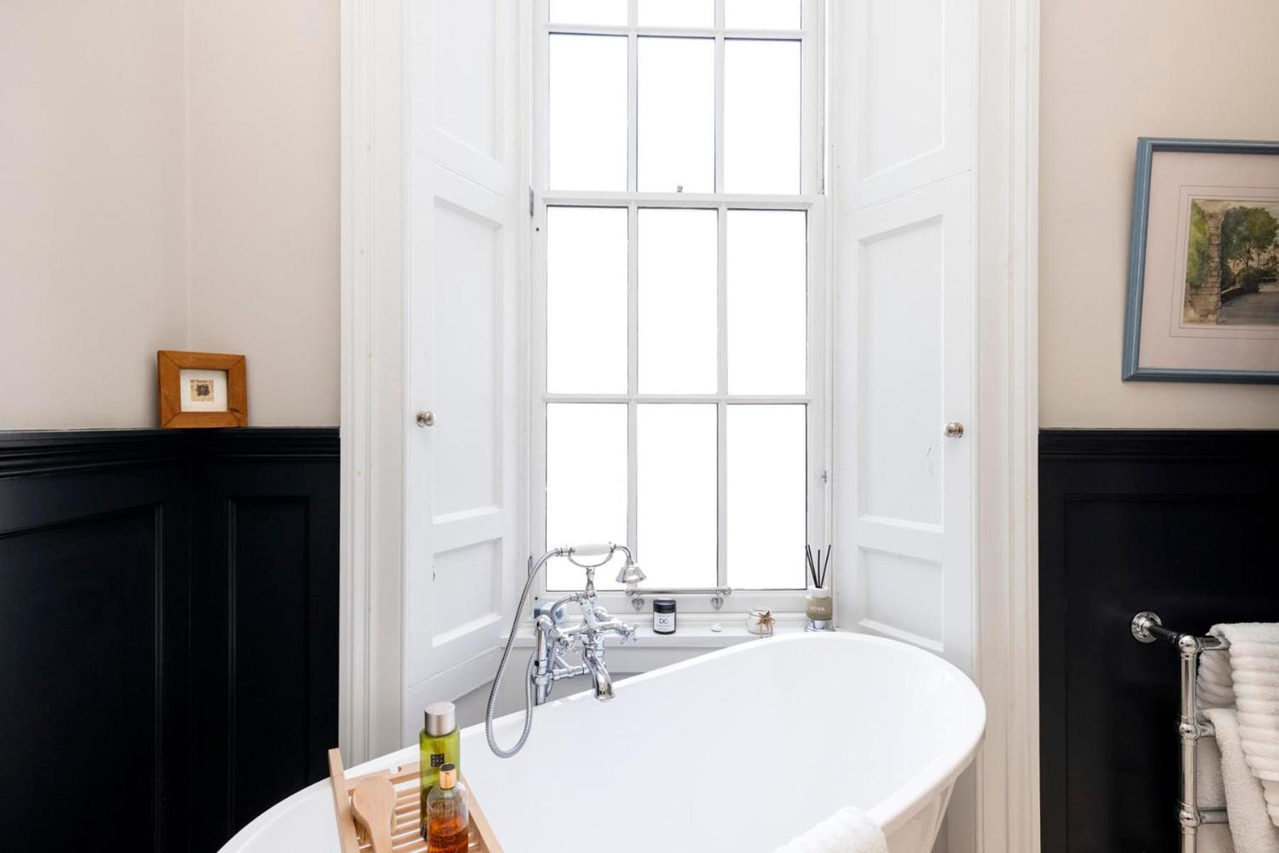 Melville Street Townhouse Apartment *