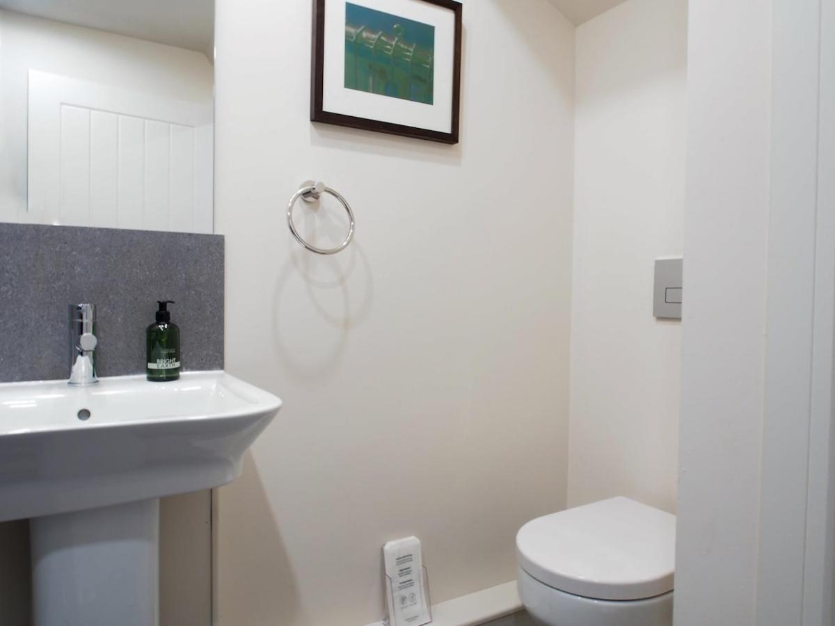 Bright & Airy Mezzanine Loft In - Flat 4, Elgin House Apartment Edinburgh