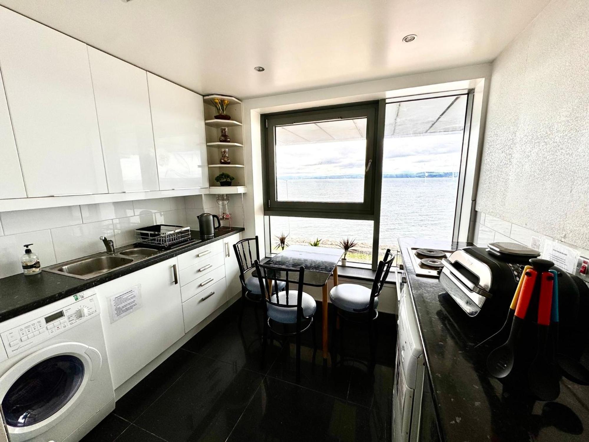 Ocean Park - Oceanfront - Free Parking And Fast Wifi Apartment *