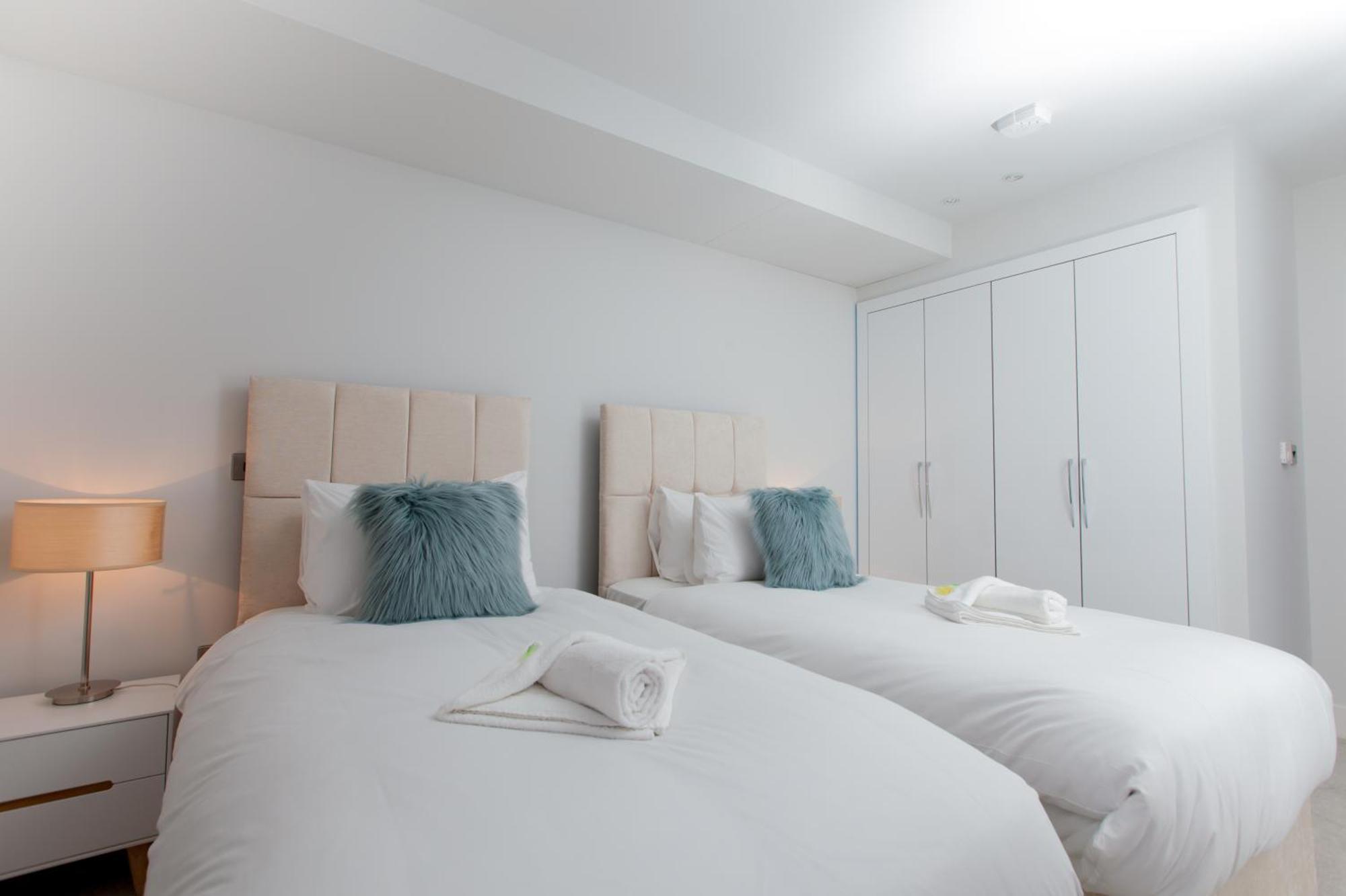 Luxurious - Sleeps 6 Apartment *