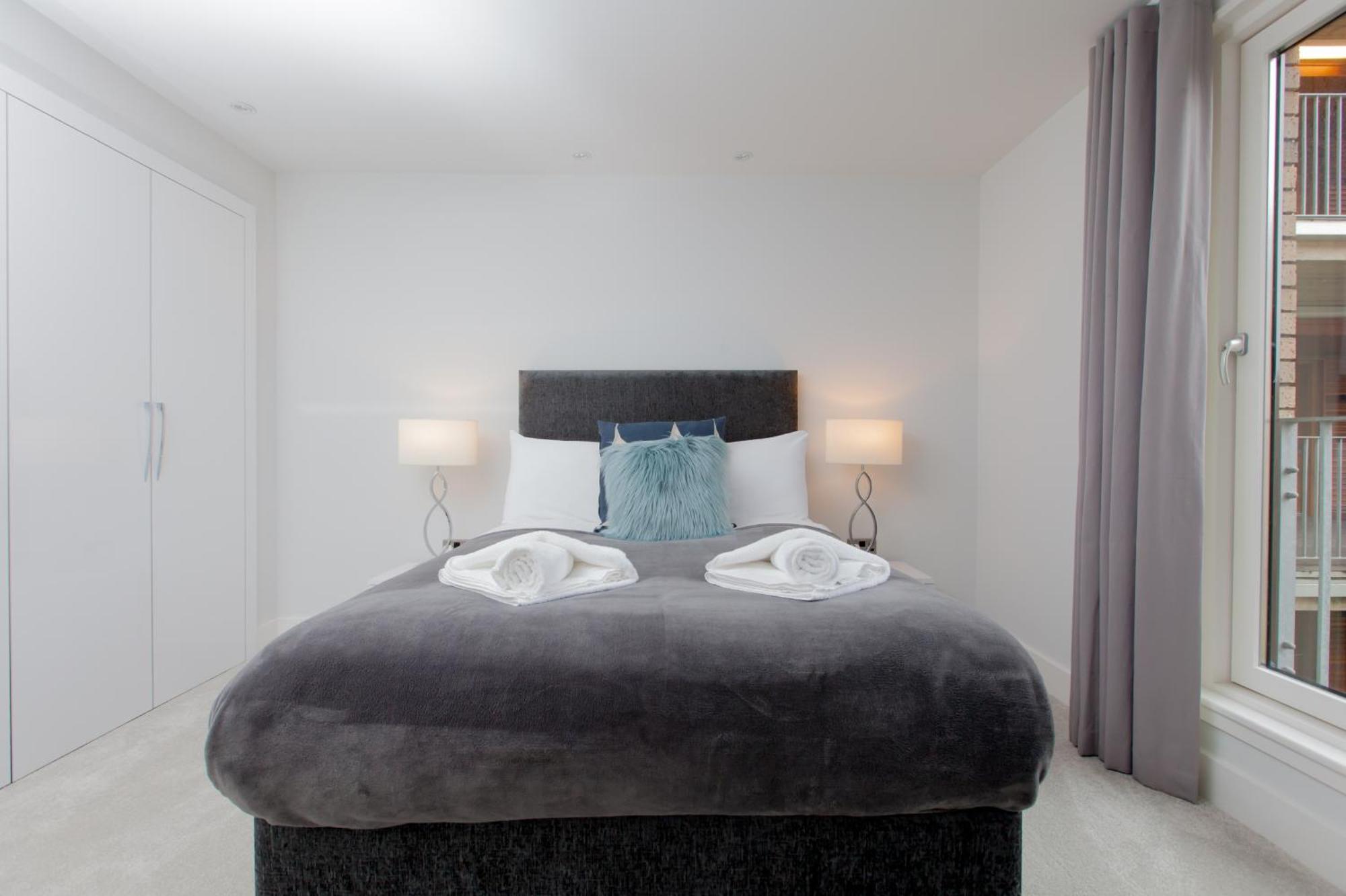 Luxurious - Sleeps 6 Apartment