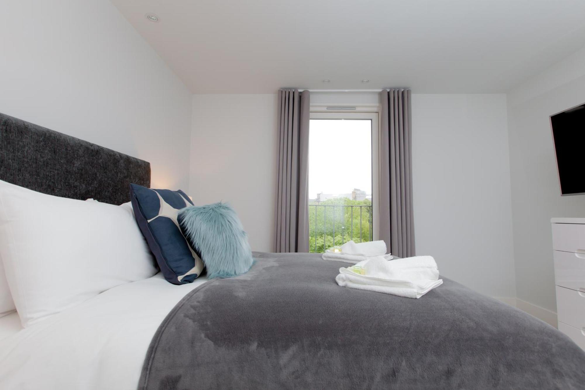 Luxurious - Sleeps 6