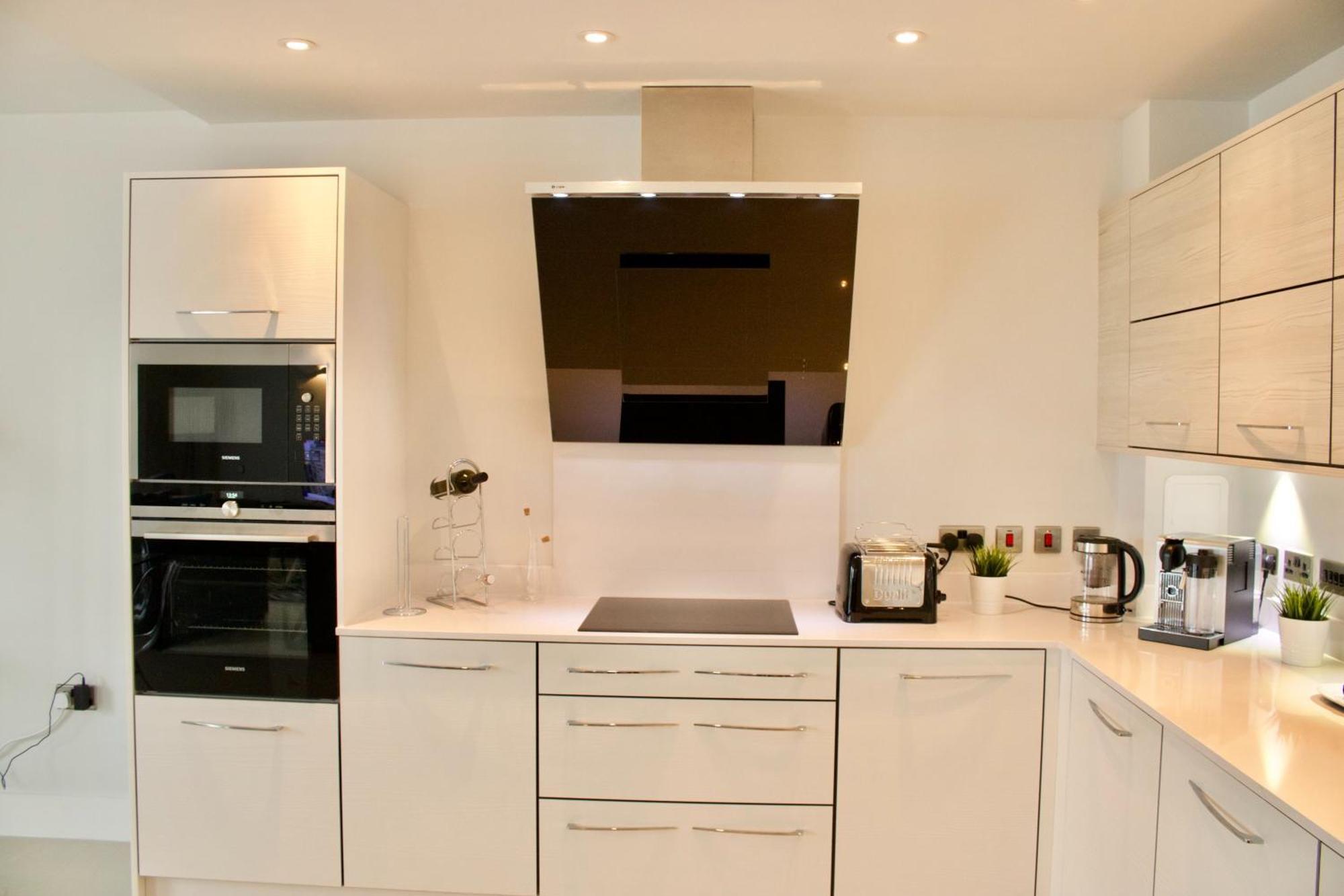 Luxurious - Sleeps 6 Apartment