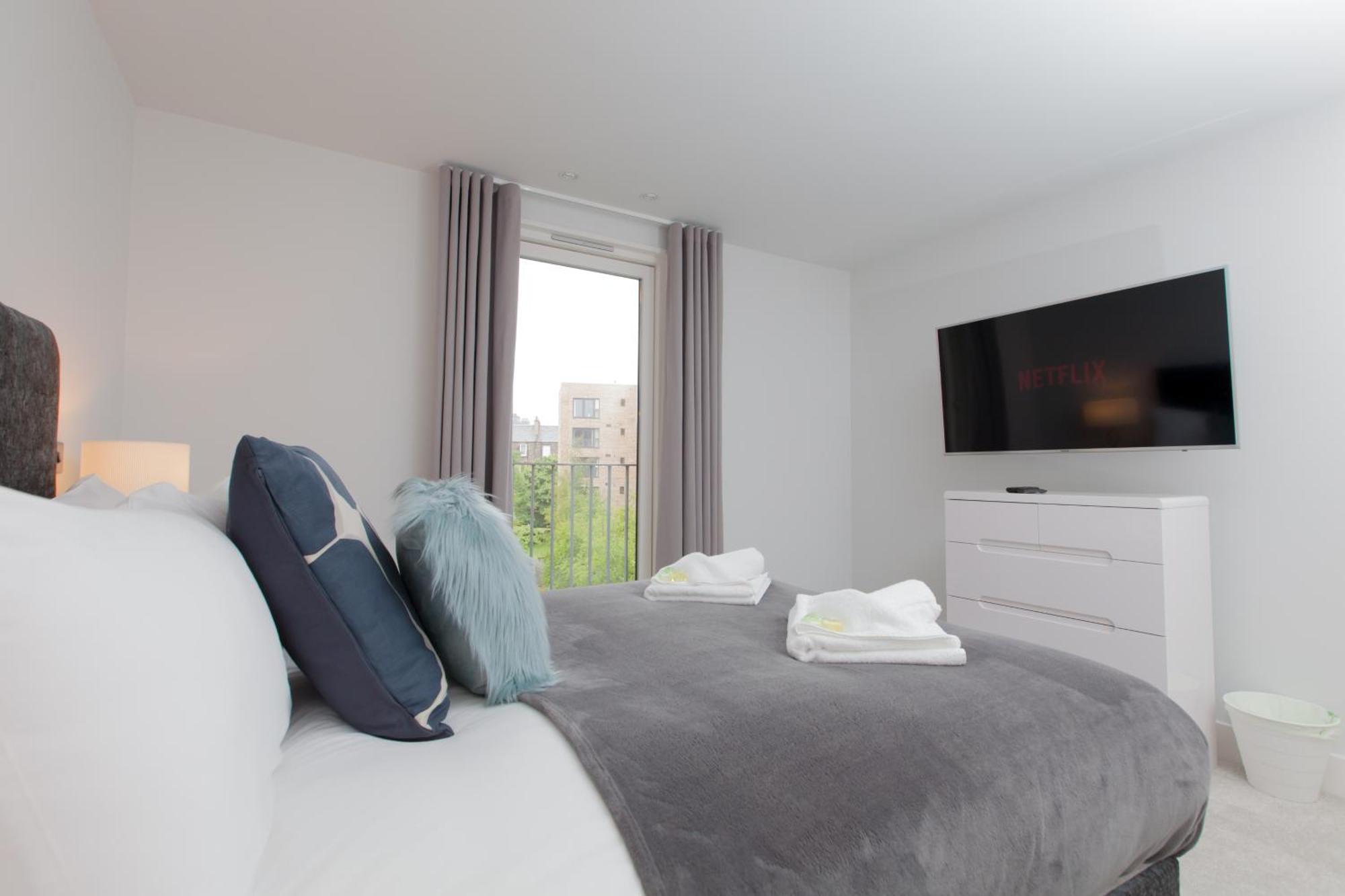Apartment Luxurious - Sleeps 6 *