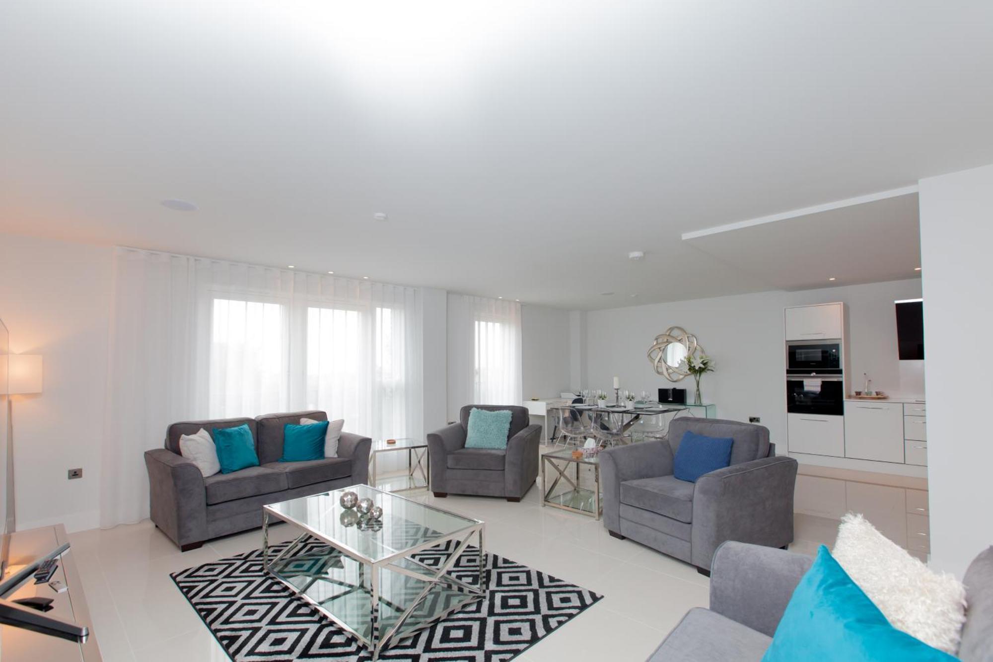 Luxurious - Sleeps 6 Apartment *