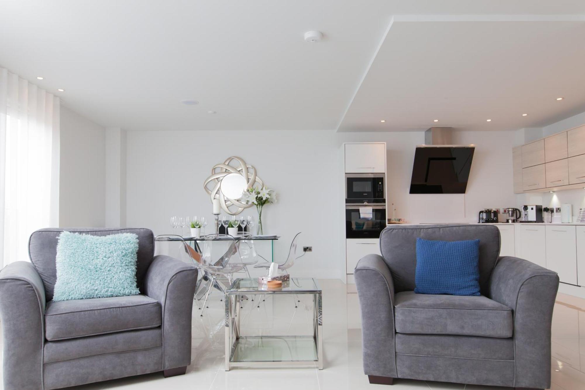 Apartment Luxurious - Sleeps 6 *