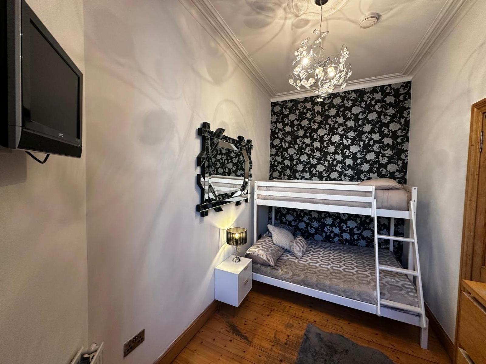 Apartment Entire To