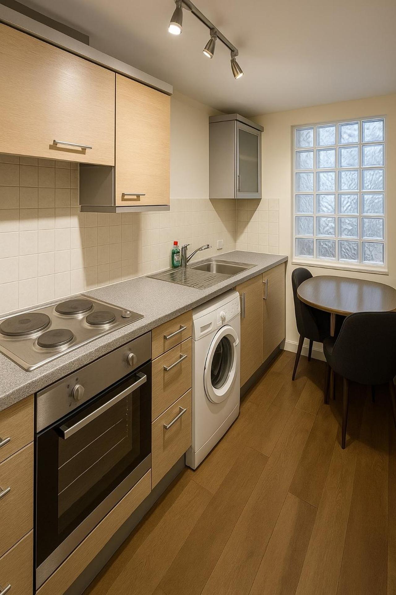 Comfy 2br Flat - Free Parking - Near Centre Apartment *