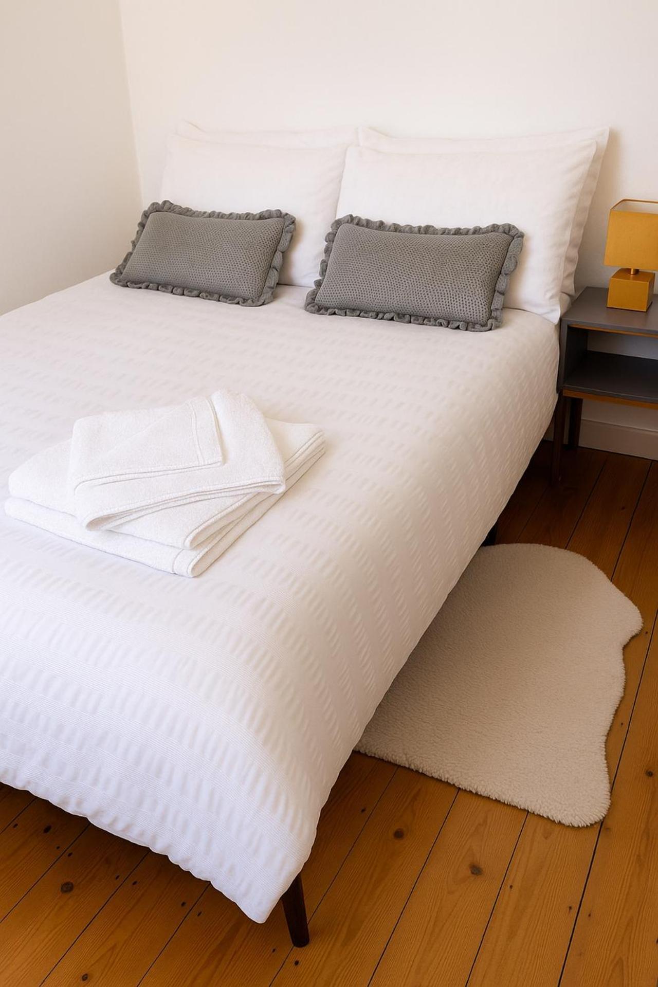 Comfy 2br Flat - Near Centre - Great Value & Free Parking *