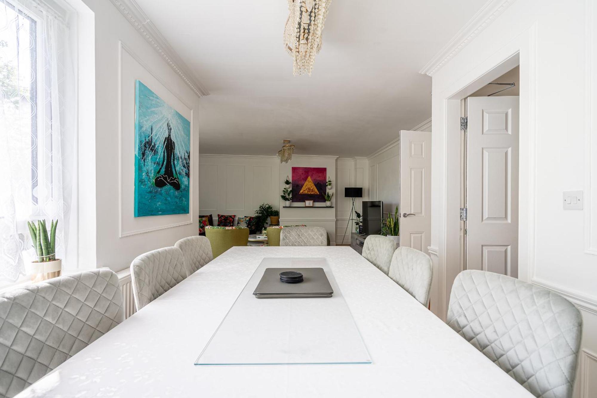 Centre House - 5 Bedrooms - Sleeps 9 - Parking Holiday home *