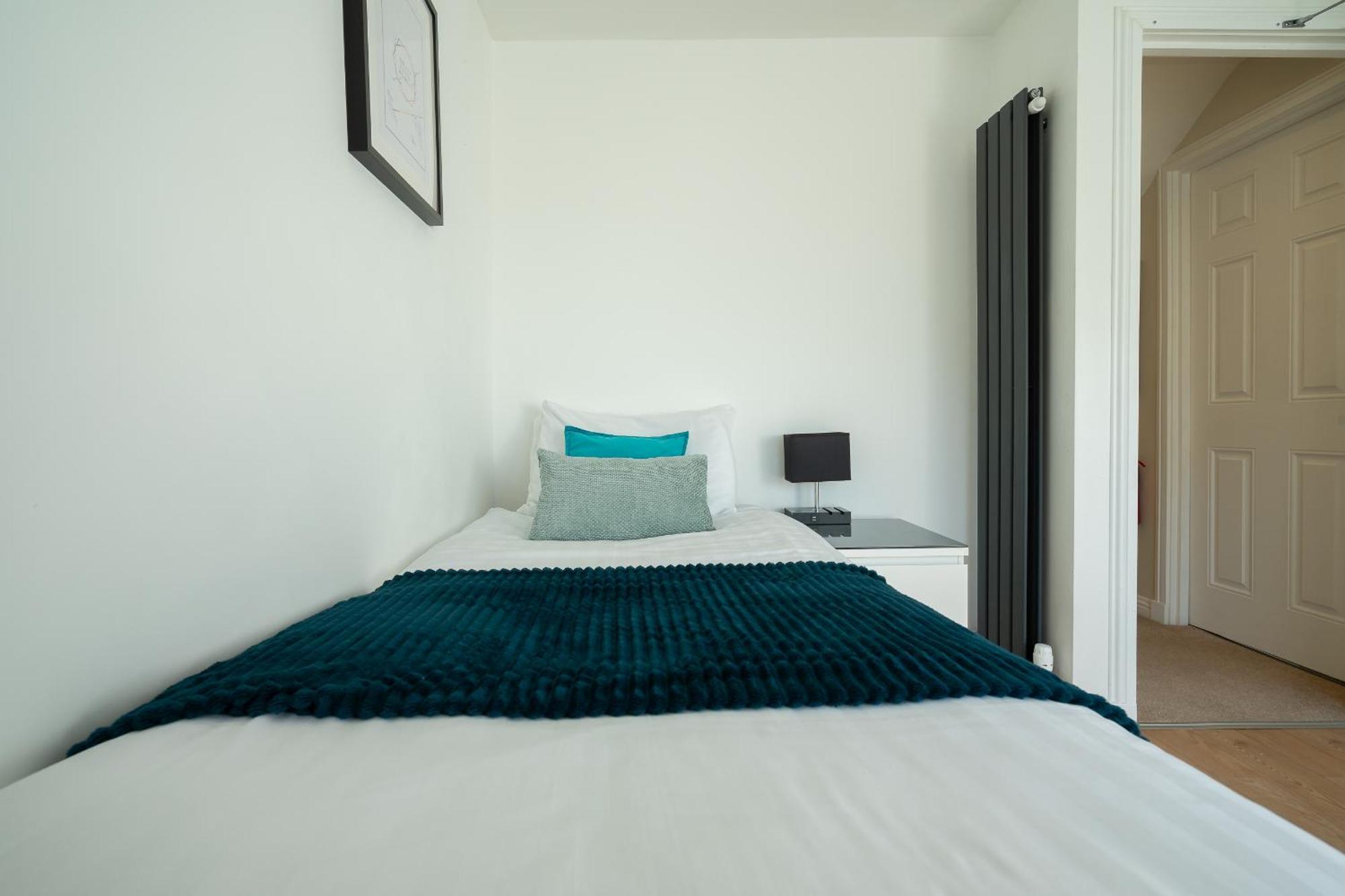 Holiday home Centre House - 5 Bedrooms - Sleeps 9 - Parking
