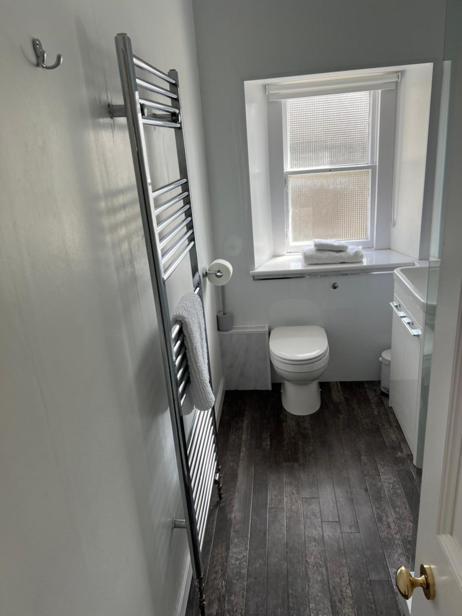 Truly Central, Princes St, Close To Castle *
