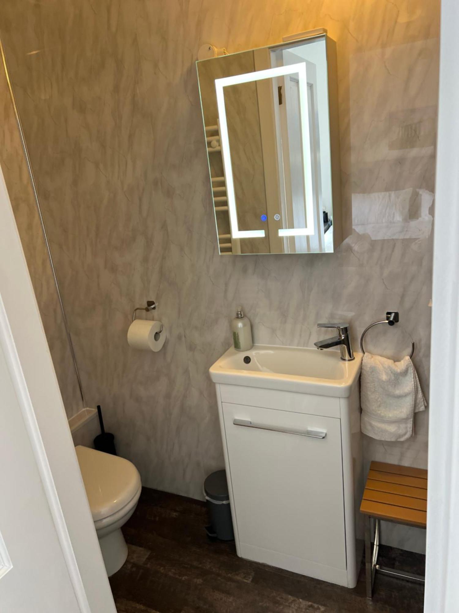 Truly Central, Princes St, Close To Castle
