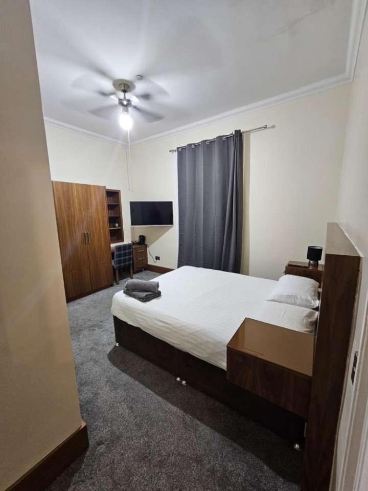 Spacious Large Double With Private Bathroom Homestay
