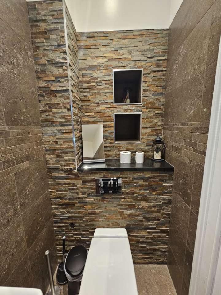 Spacious Large Double With Private Bathroom Homestay