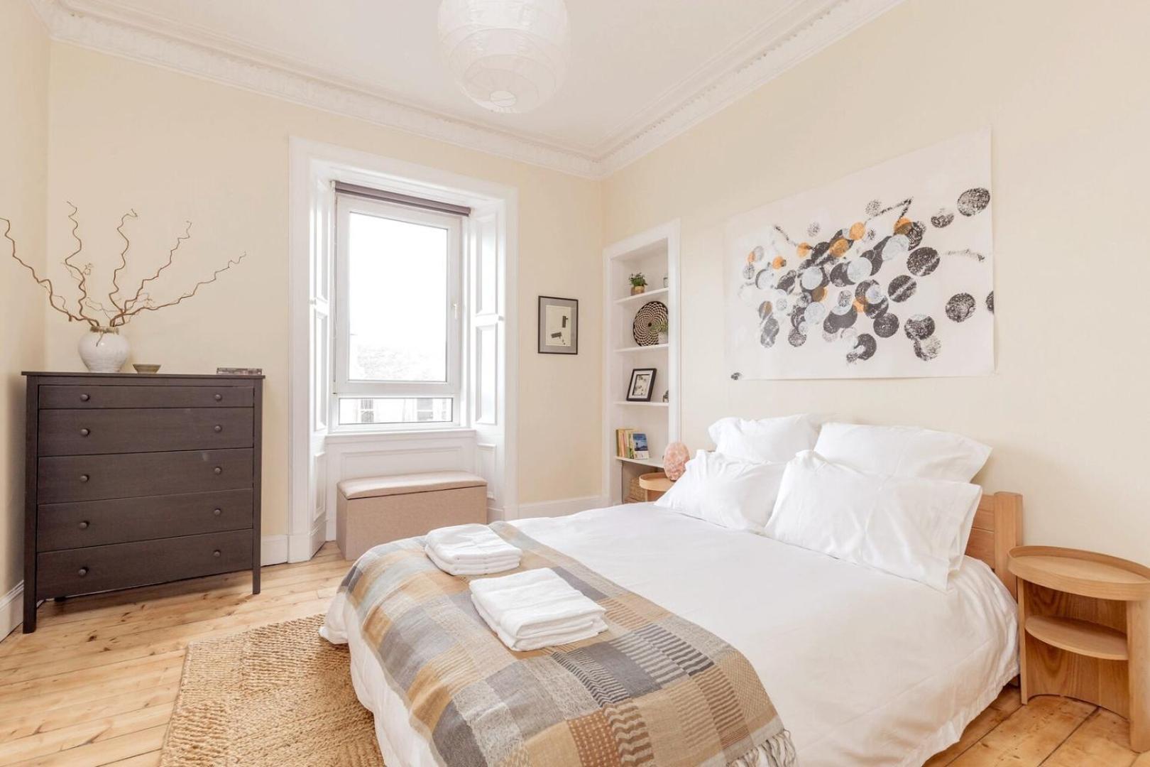 Apartment Castle Views! Stylish 2bd Flat, Sleeps 4