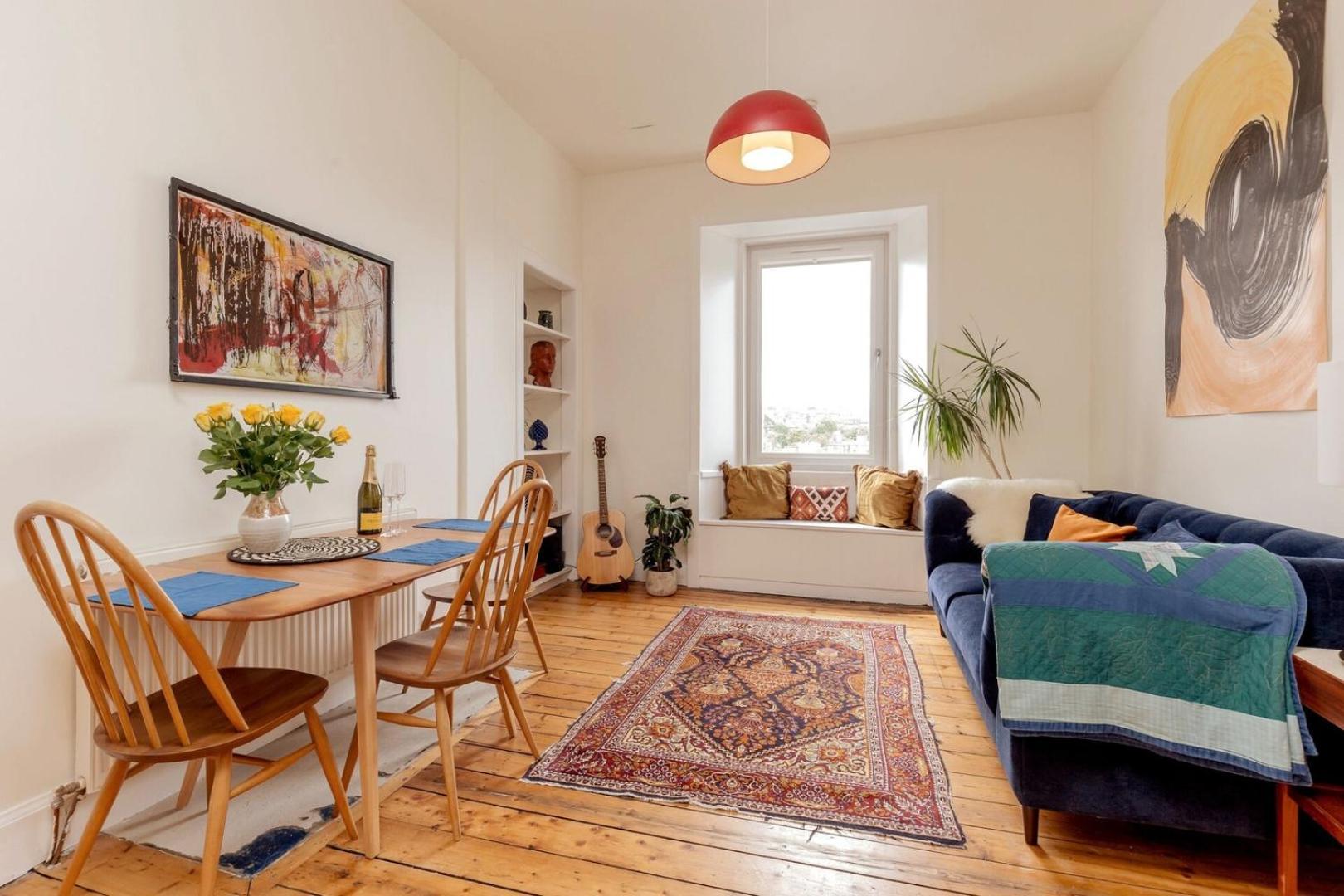 Castle Views! Stylish 2bd Flat, Sleeps 4 Apartment *