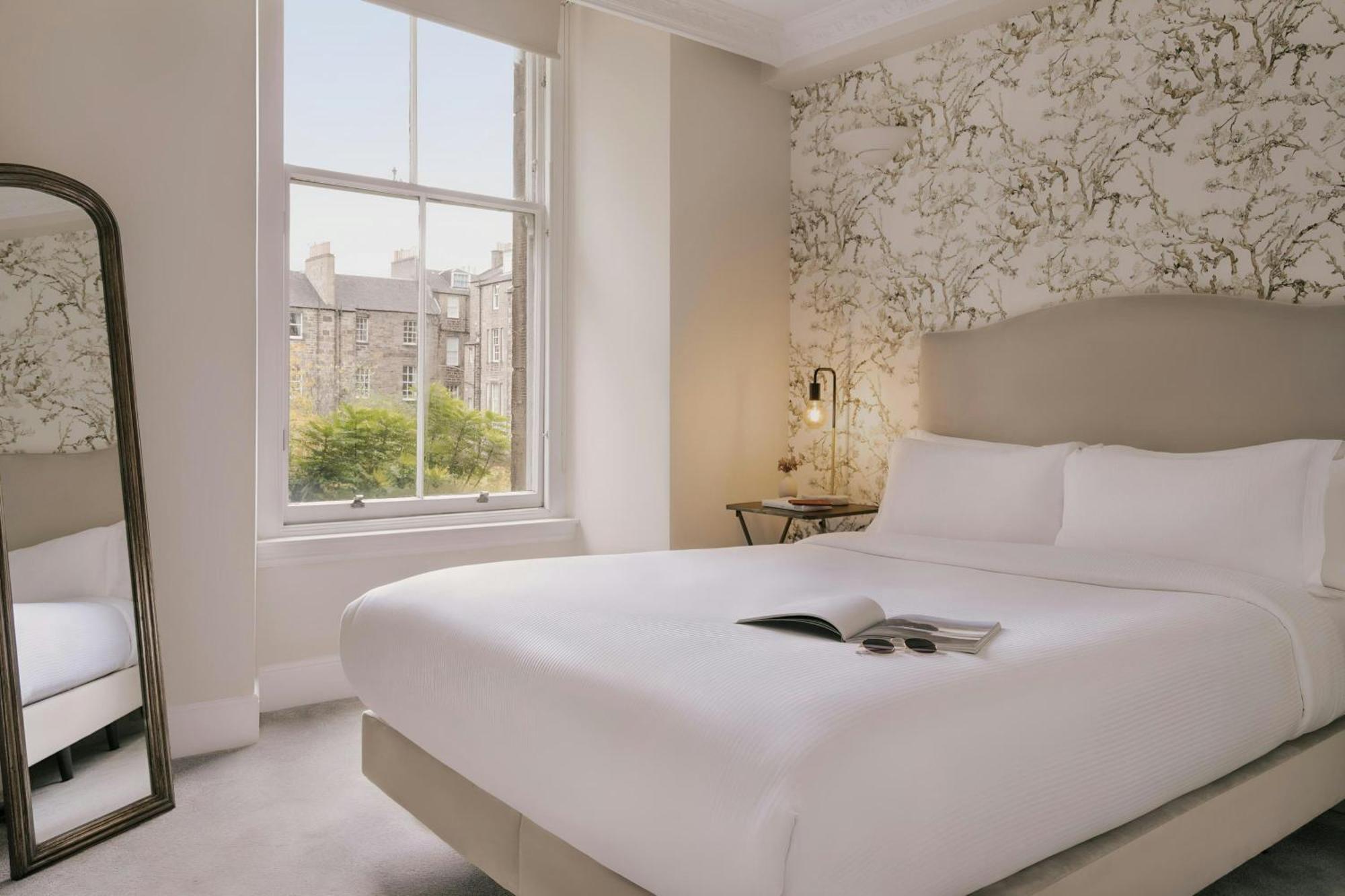 Sonder By Marriott Bonvoy Royal Garden New Town Aparthotel Edinburgh