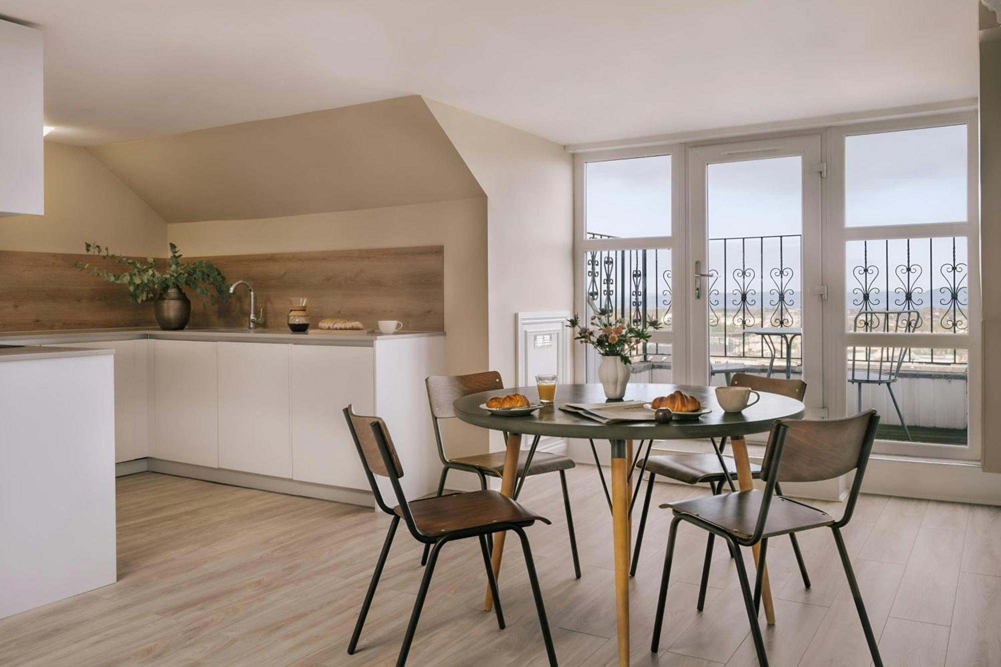 Sonder By Marriott Bonvoy Royal Garden New Town Aparthotel Edinburgh