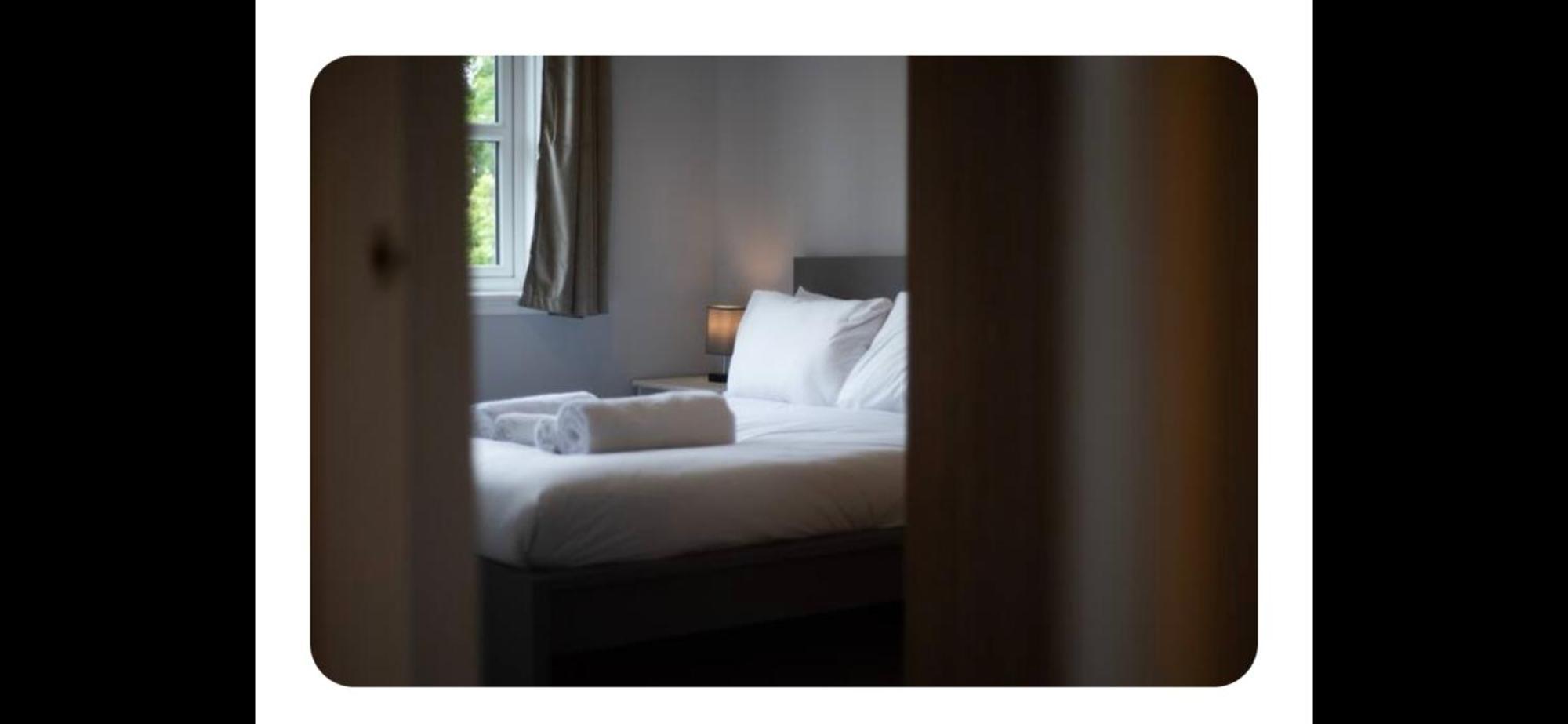 2 Bedroom With Free Parking Sleeps 4 People