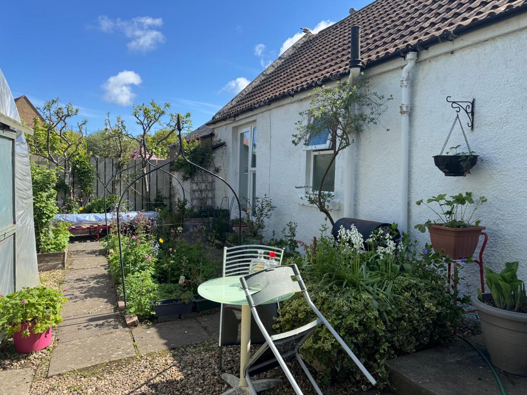 Charming 3 Bed For Share , Private Bookings , Free Parking , Internet * Edinburgh
