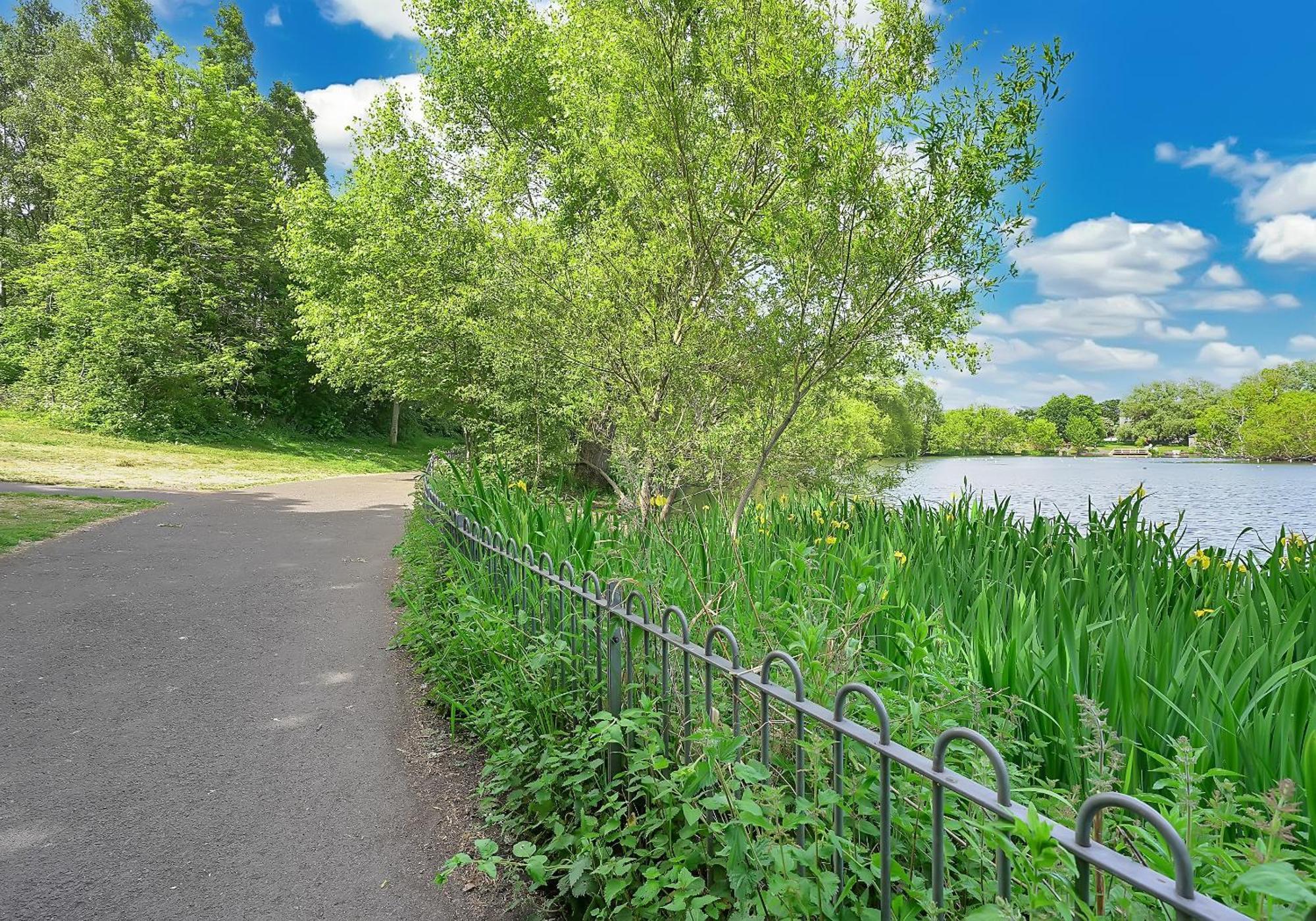 The Lochend Two Bedroom * Edinburgh