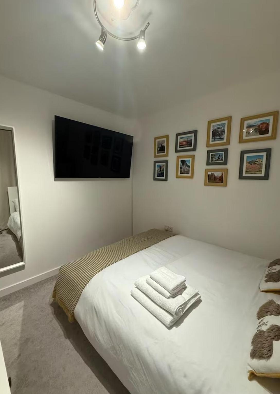 Homestay Double Bedroom With Dedicated Private Bathroom Edinburgh