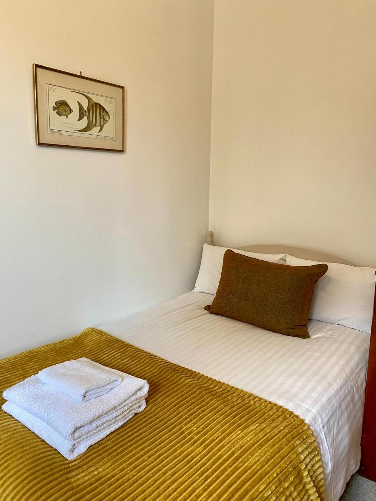 Apartment 1 Bed Flat Near Castle Edinburgh