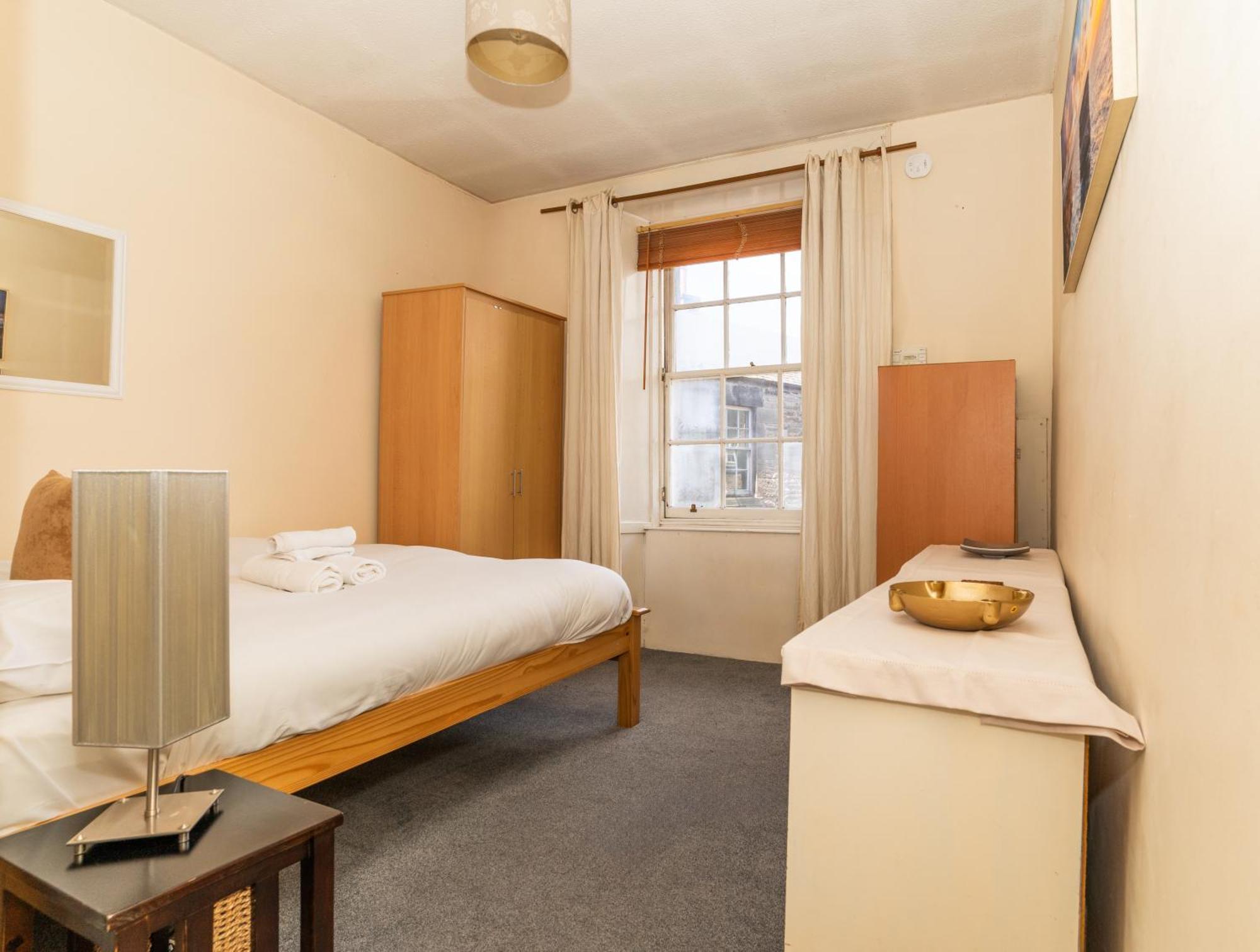 Charming 2bd Flat 10 Minutes To Castle Apartment *