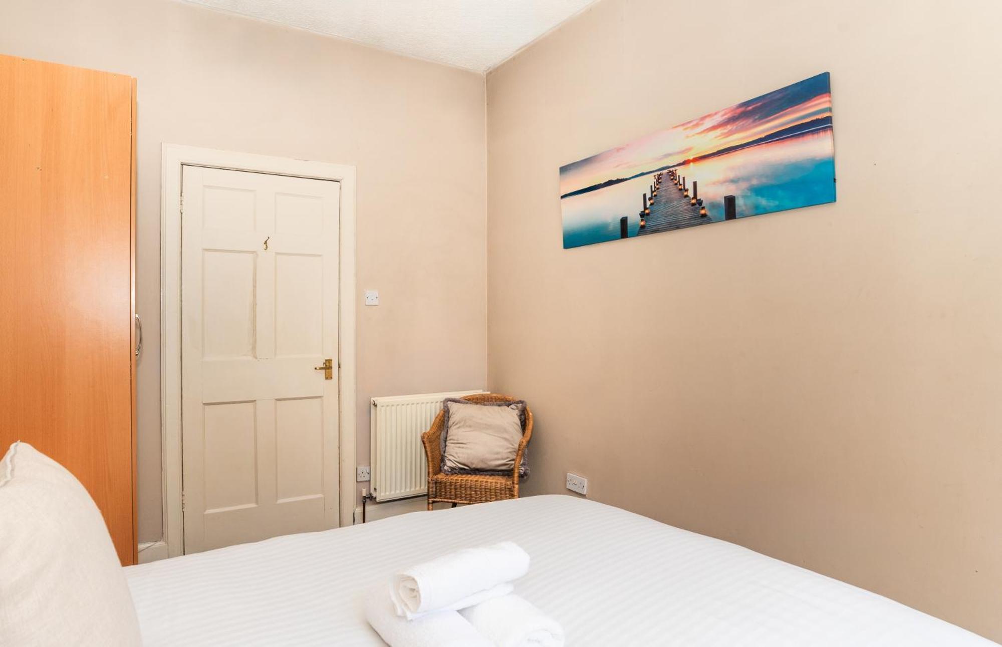 Charming 2bd Flat 10 Minutes To Castle Apartment