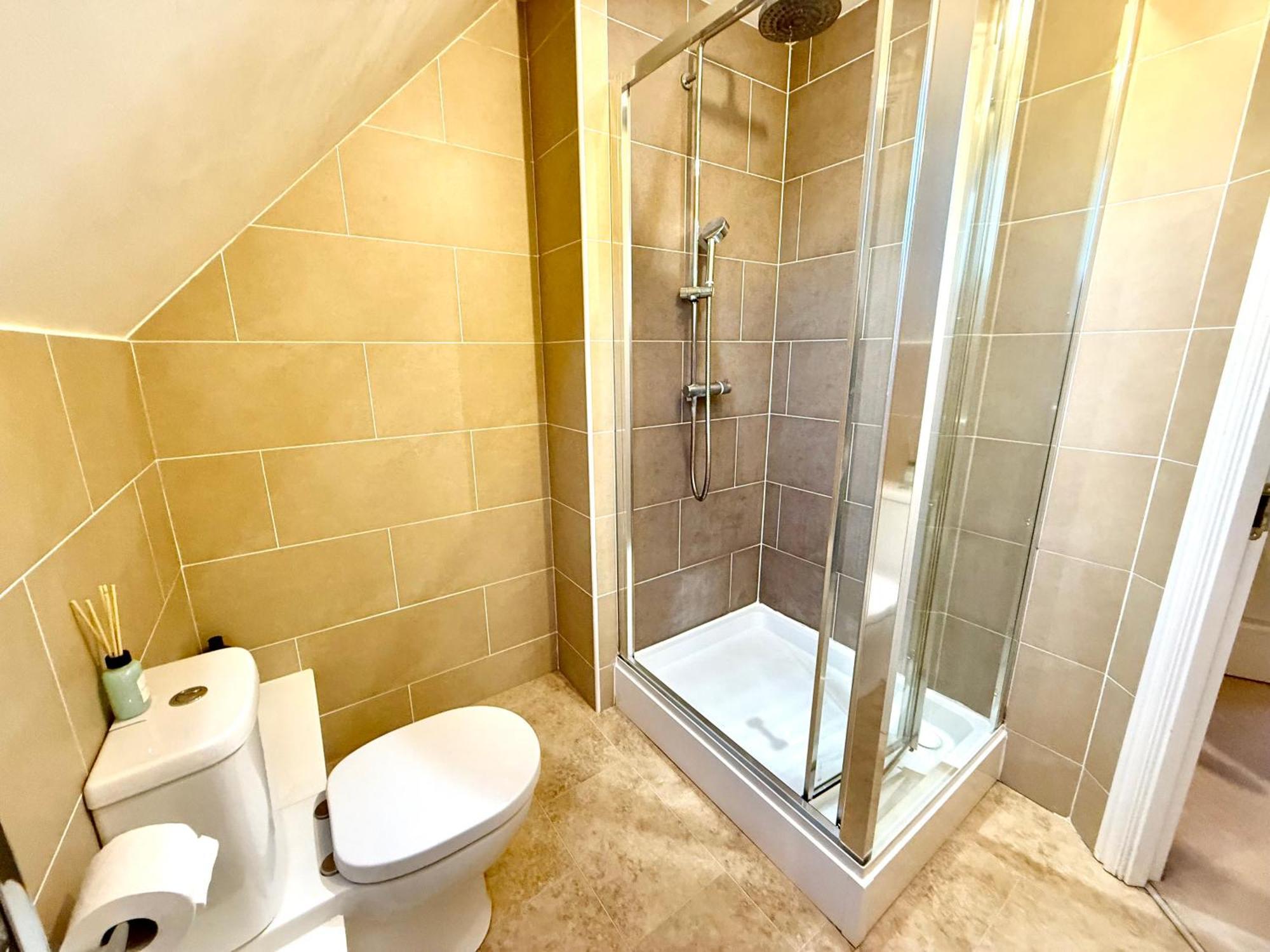 Torwood Townhouse - Free Parking And Contractor Friendly Ferienhaus *