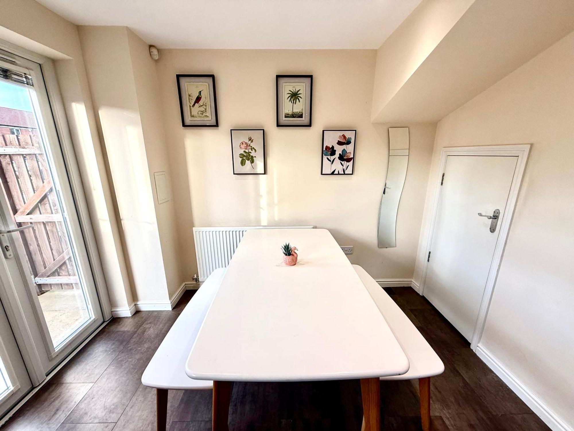 Torwood Townhouse - Free Parking And Contractor Friendly Ferienhaus