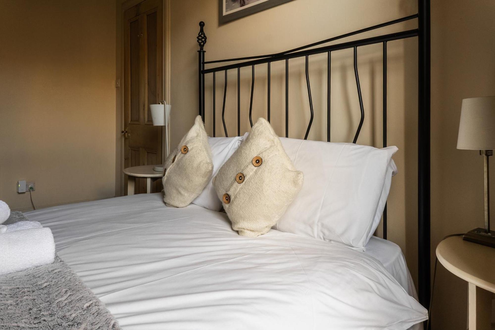 Cosy And Modern In Edinburgh