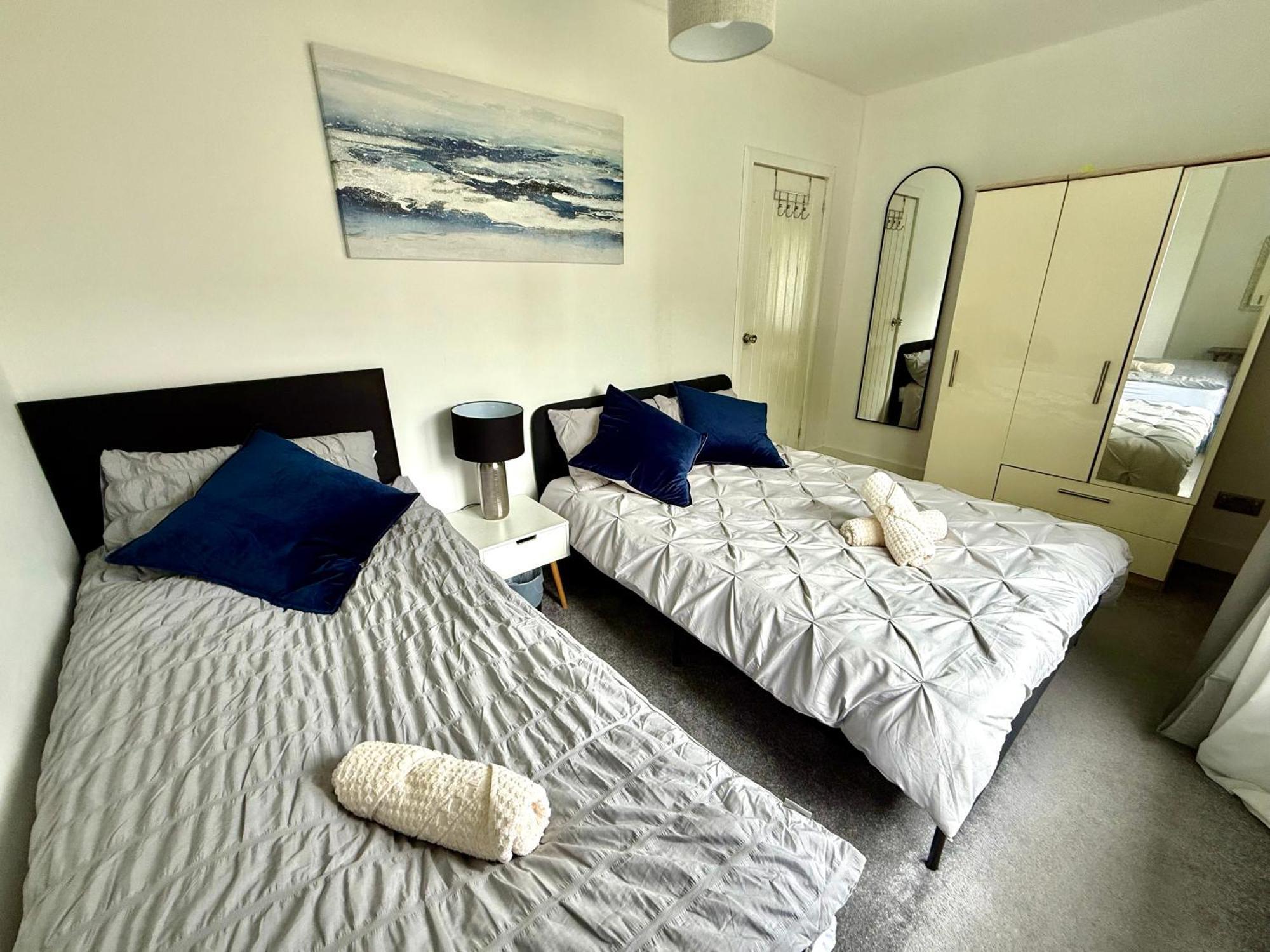 South Gyle House - Superfast Wifi And Free Parking - 7 Minutes To Airport Holiday home Edinburgh