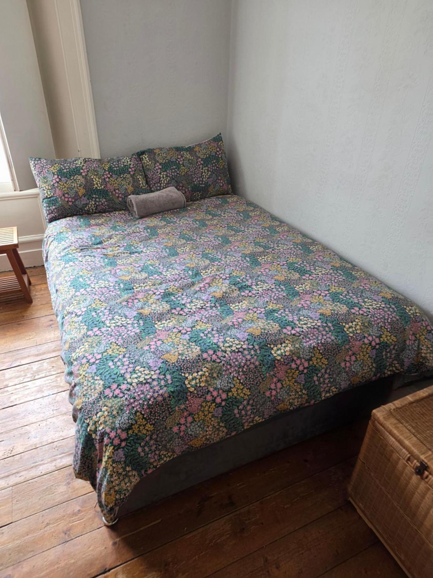 Centre Flat - Sleep Upto 4 *