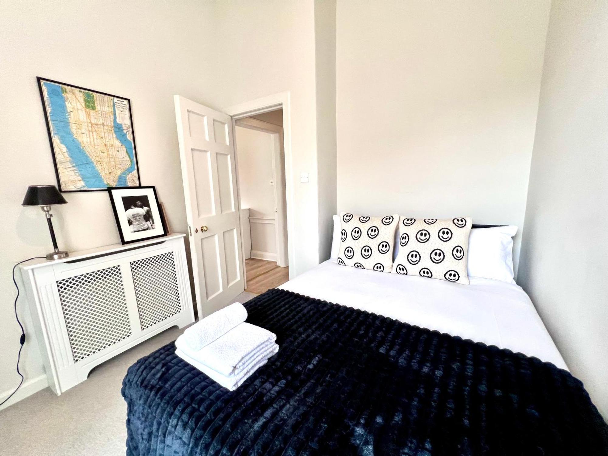 Apartment Heart Of The City- 3 Bedroom Oasis *