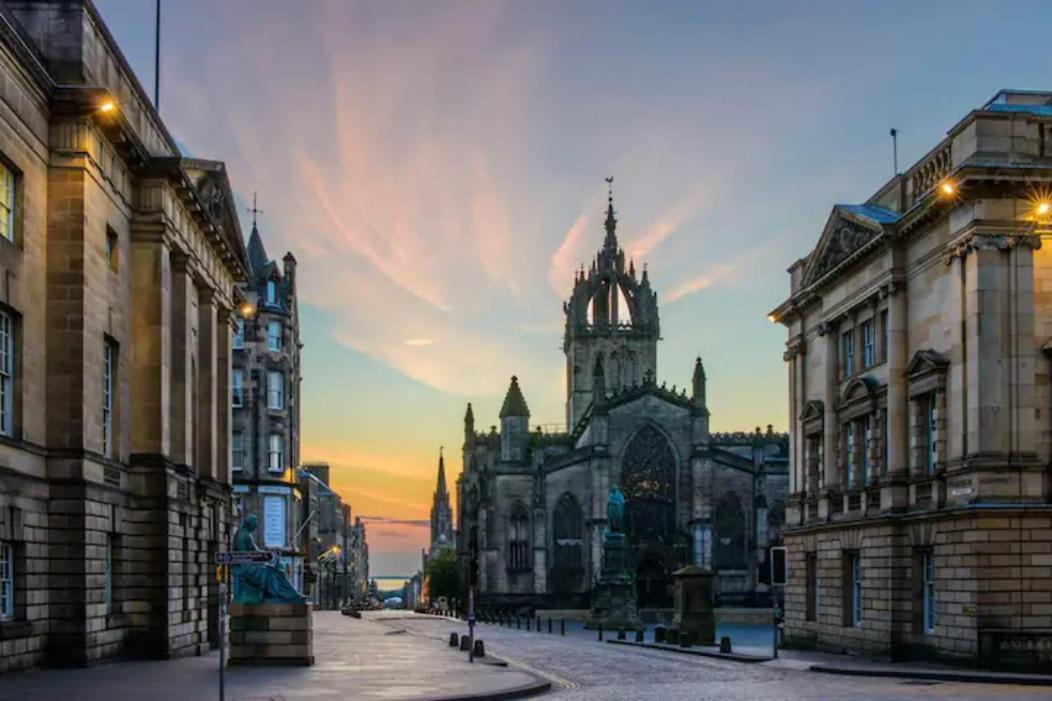 Kenmure With Garden & Parking Edinburgh