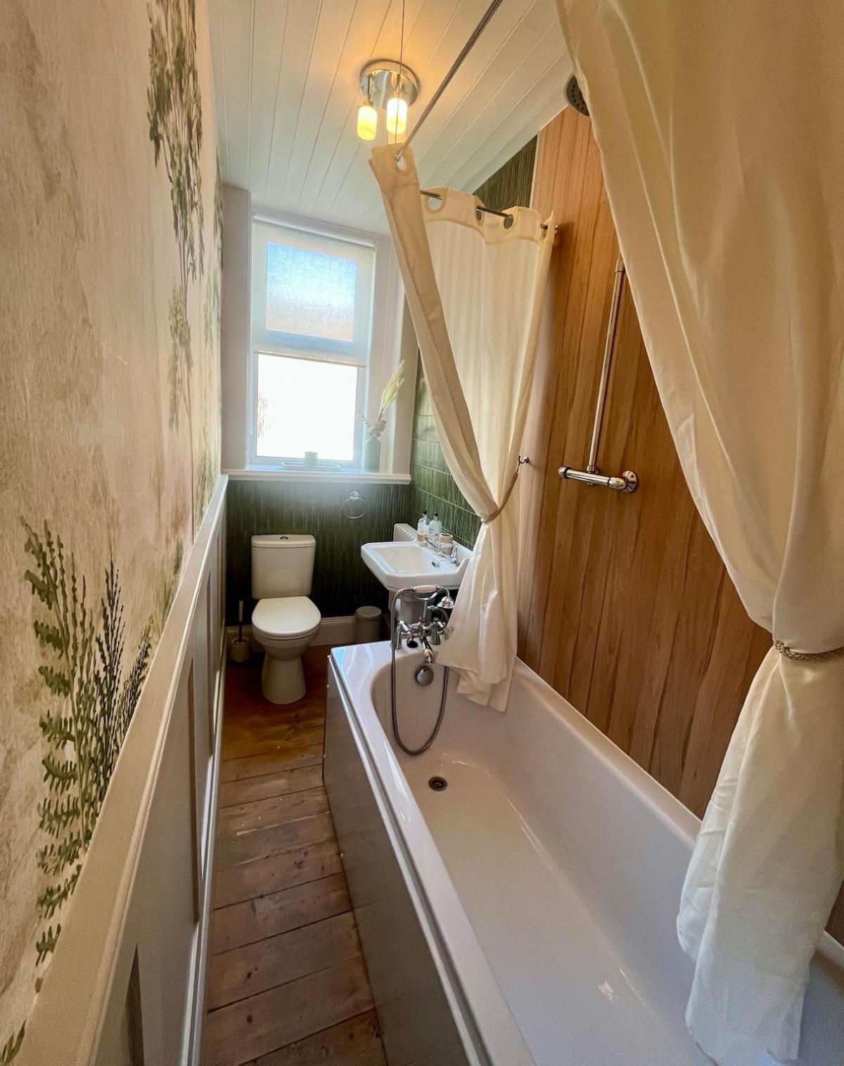 Kenmure With Garden & Parking * Edinburgh