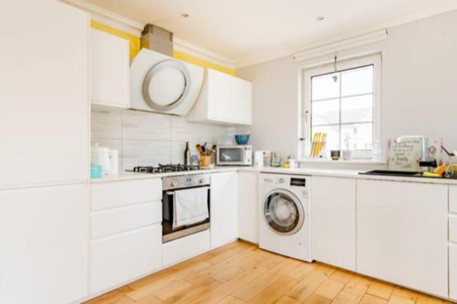 Double With Private Bathroom And Parking Homestay