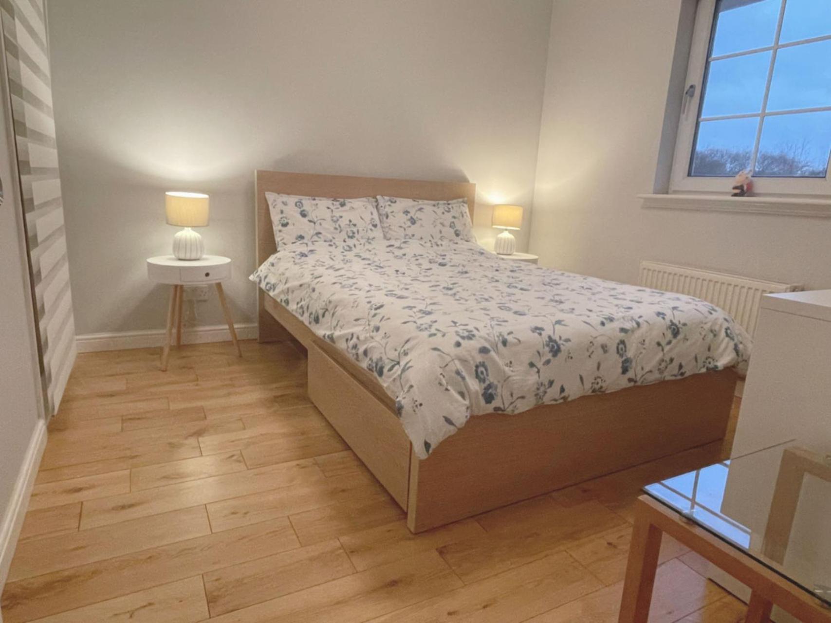 Double With Private Bathroom And Parking Homestay *