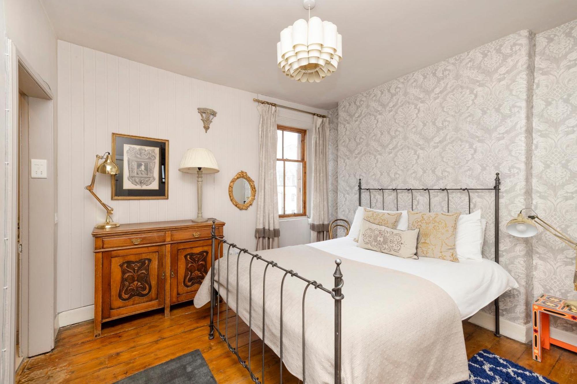 Joivy Stunning In Royal Mile Apartment