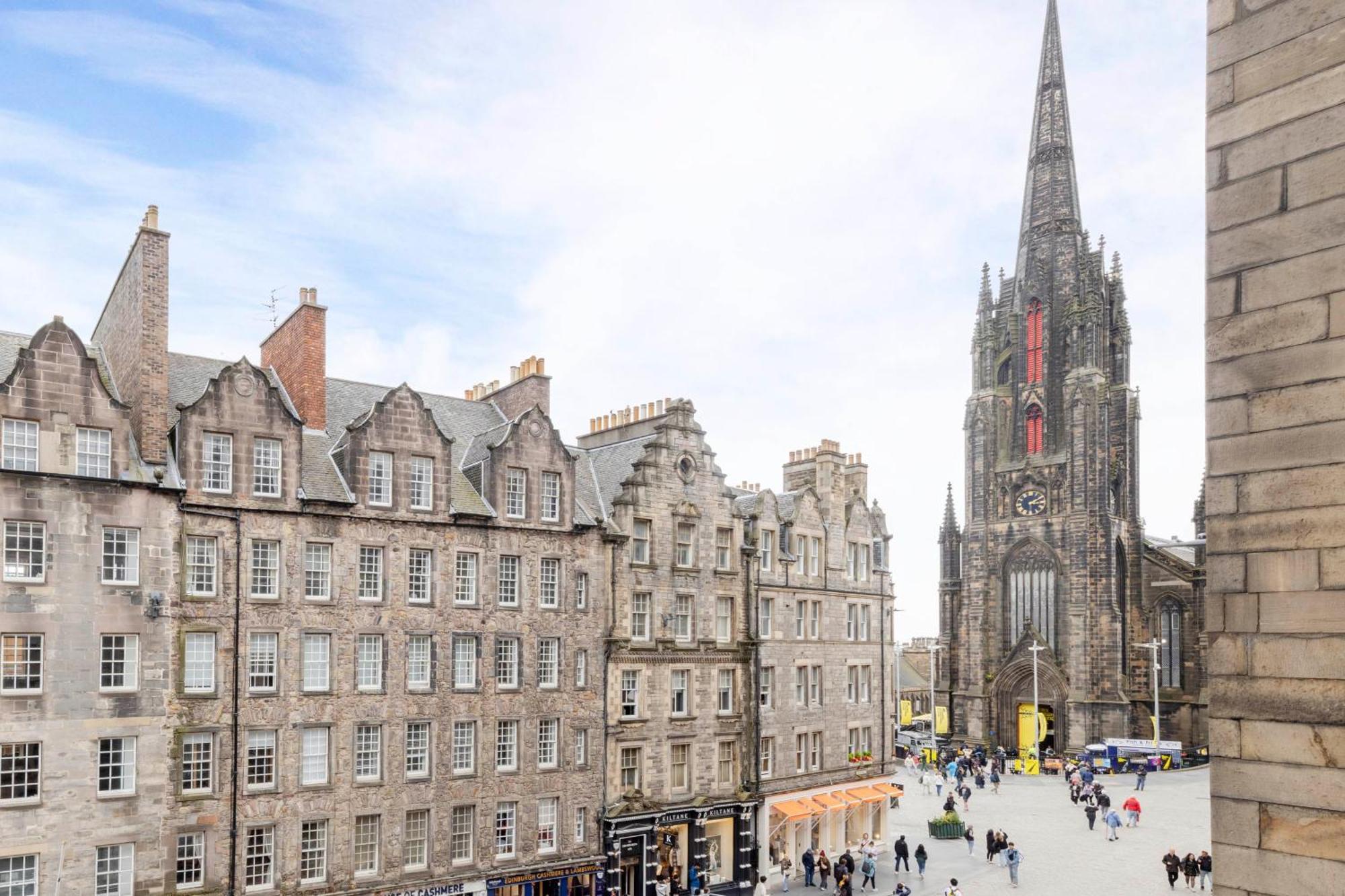 Joivy Stunning In Royal Mile *