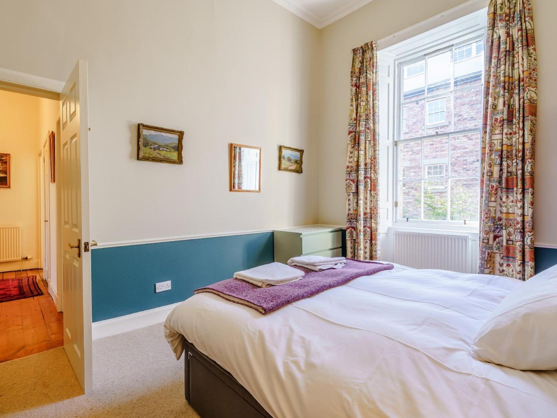 3 Bed In 79008 Apartment Edinburgh