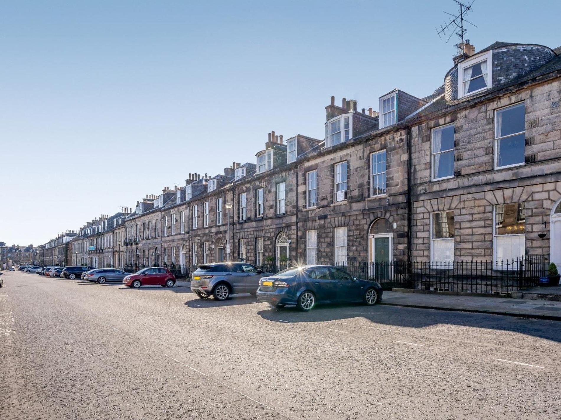 3 Bed In 79008 Edinburgh
