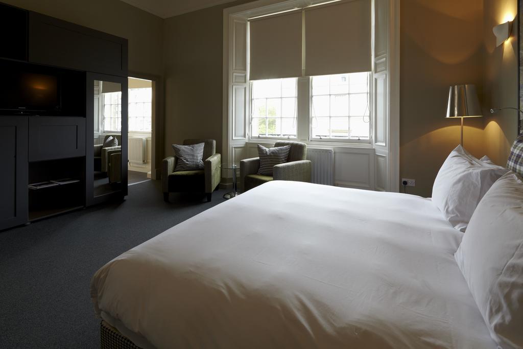 B+B Edinburgh Hotel 4*