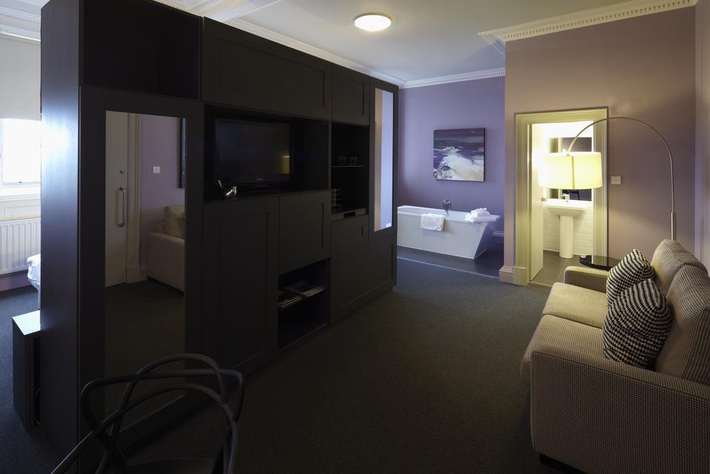 Hotel B+B Edinburgh 4*