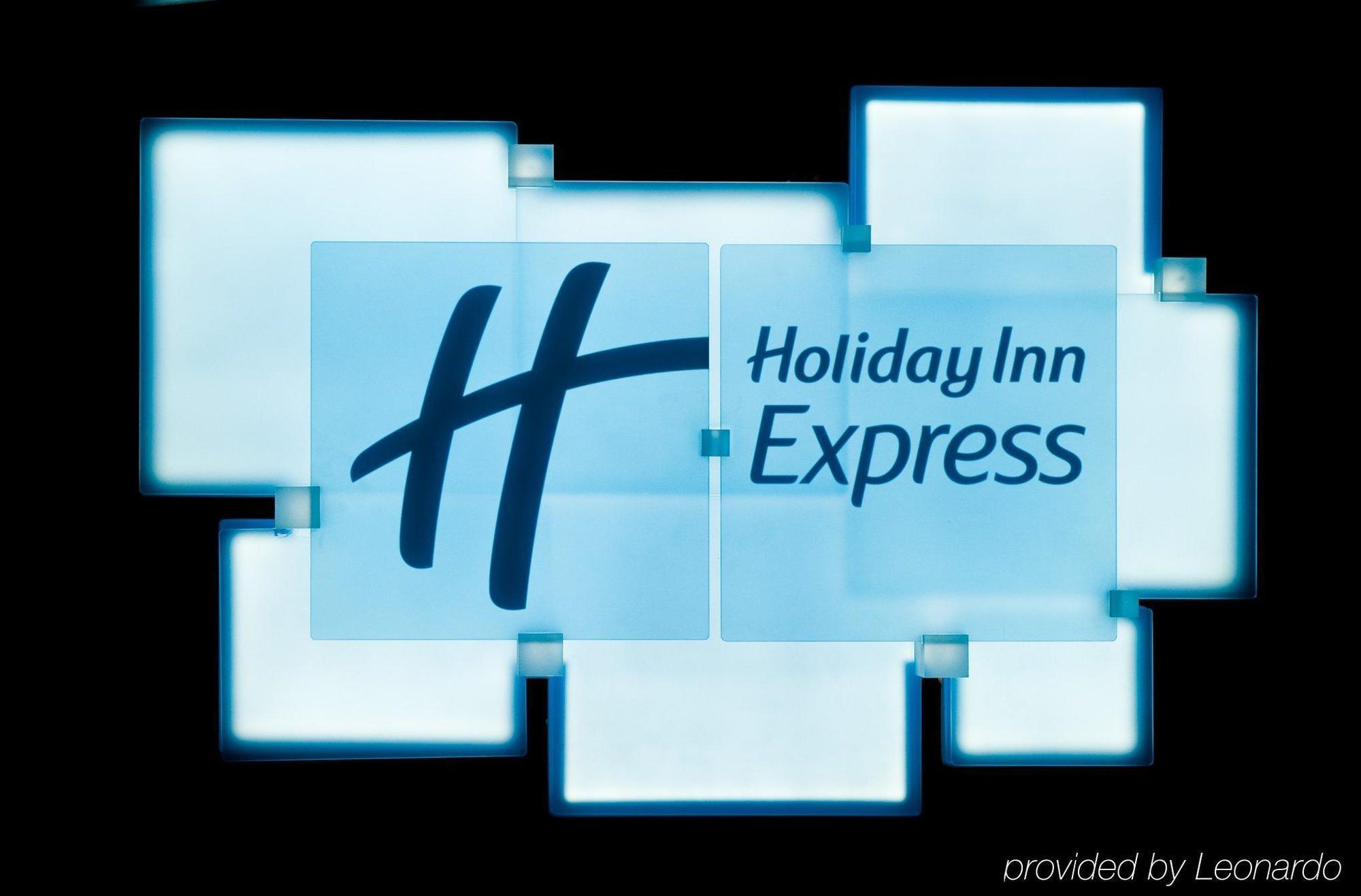 Hotel Express Centre By Ihg 3*