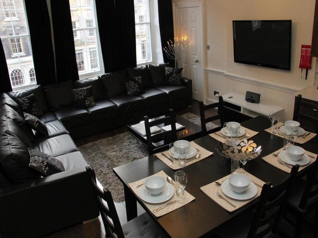 - Royal Mile Apartment *