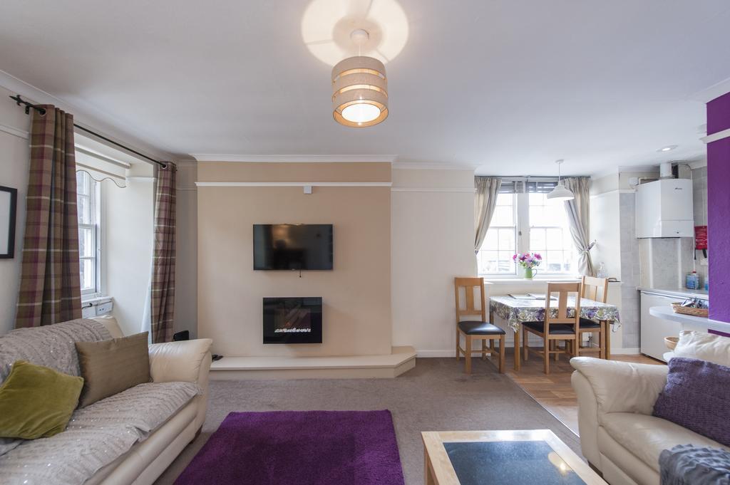 Apartment Writers View, Royal Mile EDI