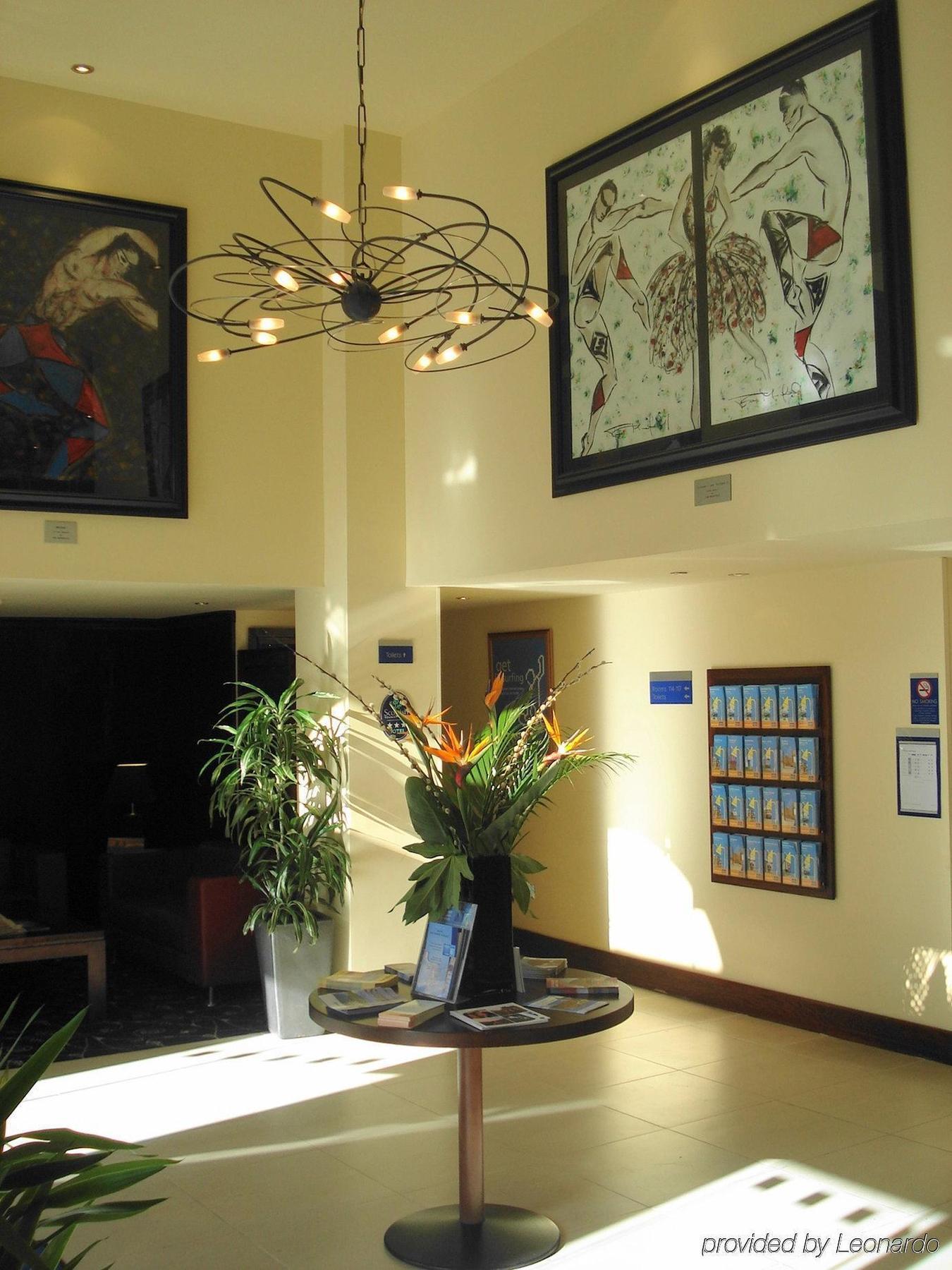Express Centre By Ihg Hotel 3*